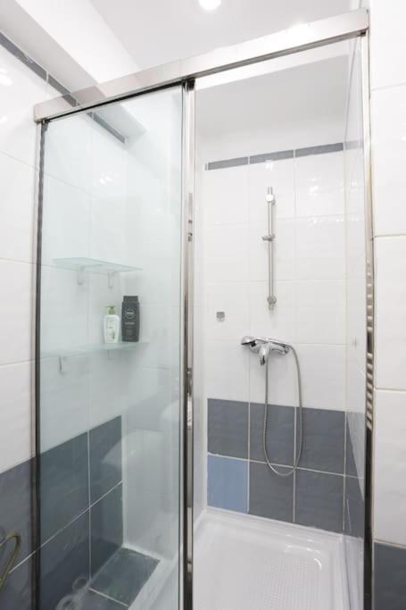 1 Bdrm Apartment In City Center Bucharest Exterior photo
